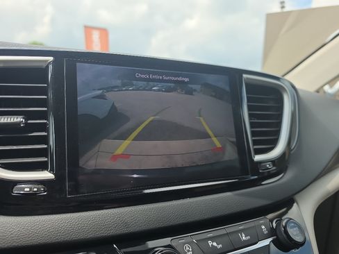 Used 2023 Chrysler Pacifica Touring-L FWD image 26