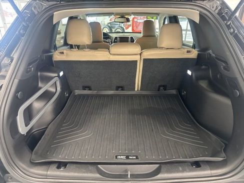 Used 2015 Jeep Cherokee Latitude w/ Cold Weather Group image 10