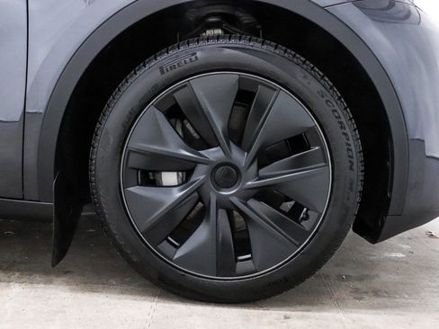 Used 2024 Tesla Model Y Long Range image 11
