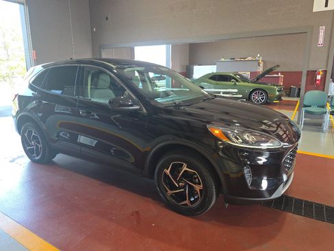 Used 2020 Ford Escape SE AWD/4WD image 2