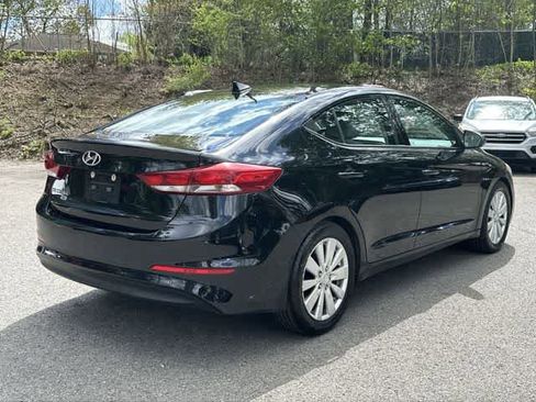 Used 2017 Hyundai Elantra SE image 21
