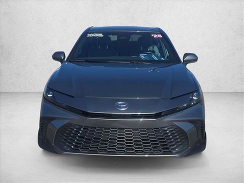 Used 2025 Toyota Camry SE image 2