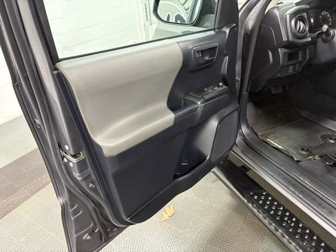 Used 2017 Toyota Tacoma SR image 19