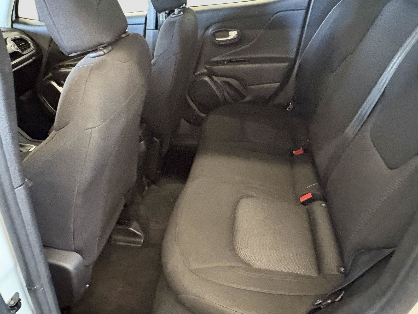 Used 2023 Jeep Renegade Latitude AWD/4WD image 21
