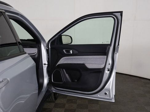 Used 2025 Jeep Compass Latitude image 17