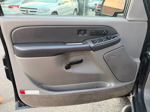 Used 2003 Chevrolet Suburban Z71 image 8