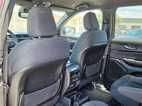 Used 2024 Jeep Grand Cherokee L Laredo RWD image 11