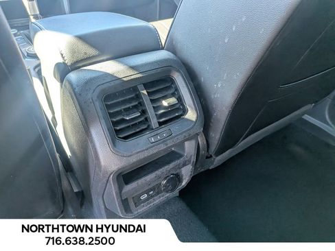 Used 2022 Volkswagen Tiguan SE image 31