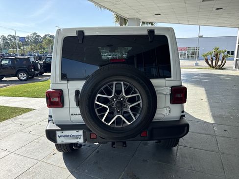 Used 2025 Jeep Wrangler Sahara w/ Safety Group image 8