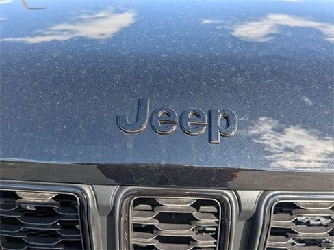 New 2025 Jeep Grand Cherokee Altitude image 9