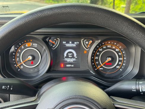 Used 2025 Jeep Wrangler Sport AWD/4WD image 33