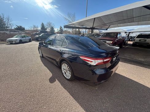 Used 2018 Toyota Camry XLE image 9