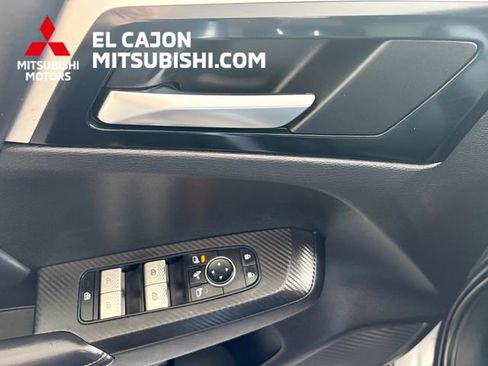 Used 2023 Mitsubishi Outlander SE AWD/4WD image 12