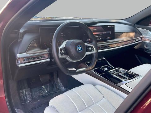 Used 2023 BMW i7 xDrive60 AWD/4WD image 17