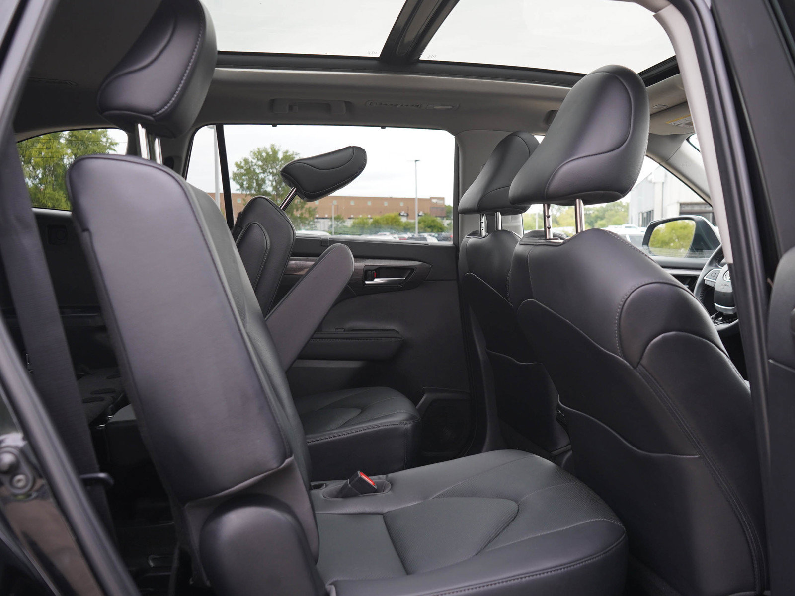 Used 2023 Toyota Highlander Platinum AWD/4WD image 12