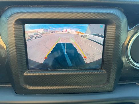 Used 2021 Jeep Wrangler Unlimited Sahara image 24