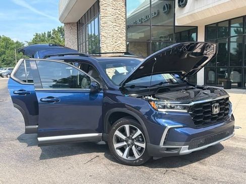 Used 2025 Honda Pilot Touring image 9