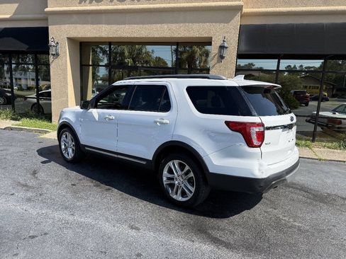 Used 2017 Ford Explorer XLT w/ Equipment Group 202A FWD image 3