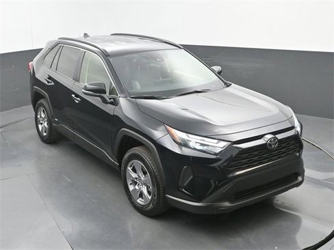 Used 2025 Toyota RAV4 XLE image 27