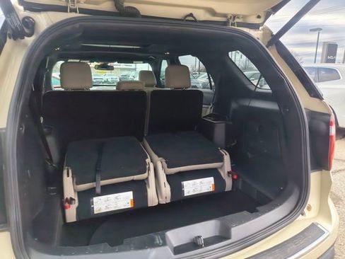 Used 2018 Ford Explorer XLT w/ Equipment Group 202A image 29
