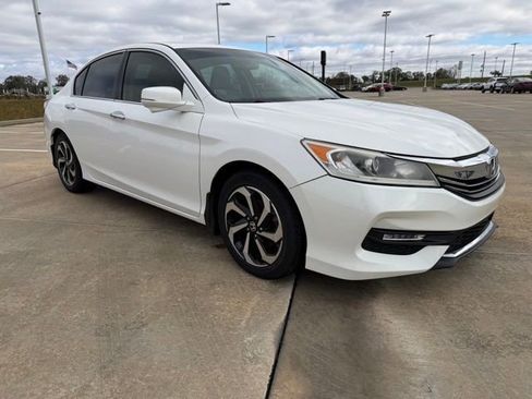 Used 2017 Honda Accord EX image 6