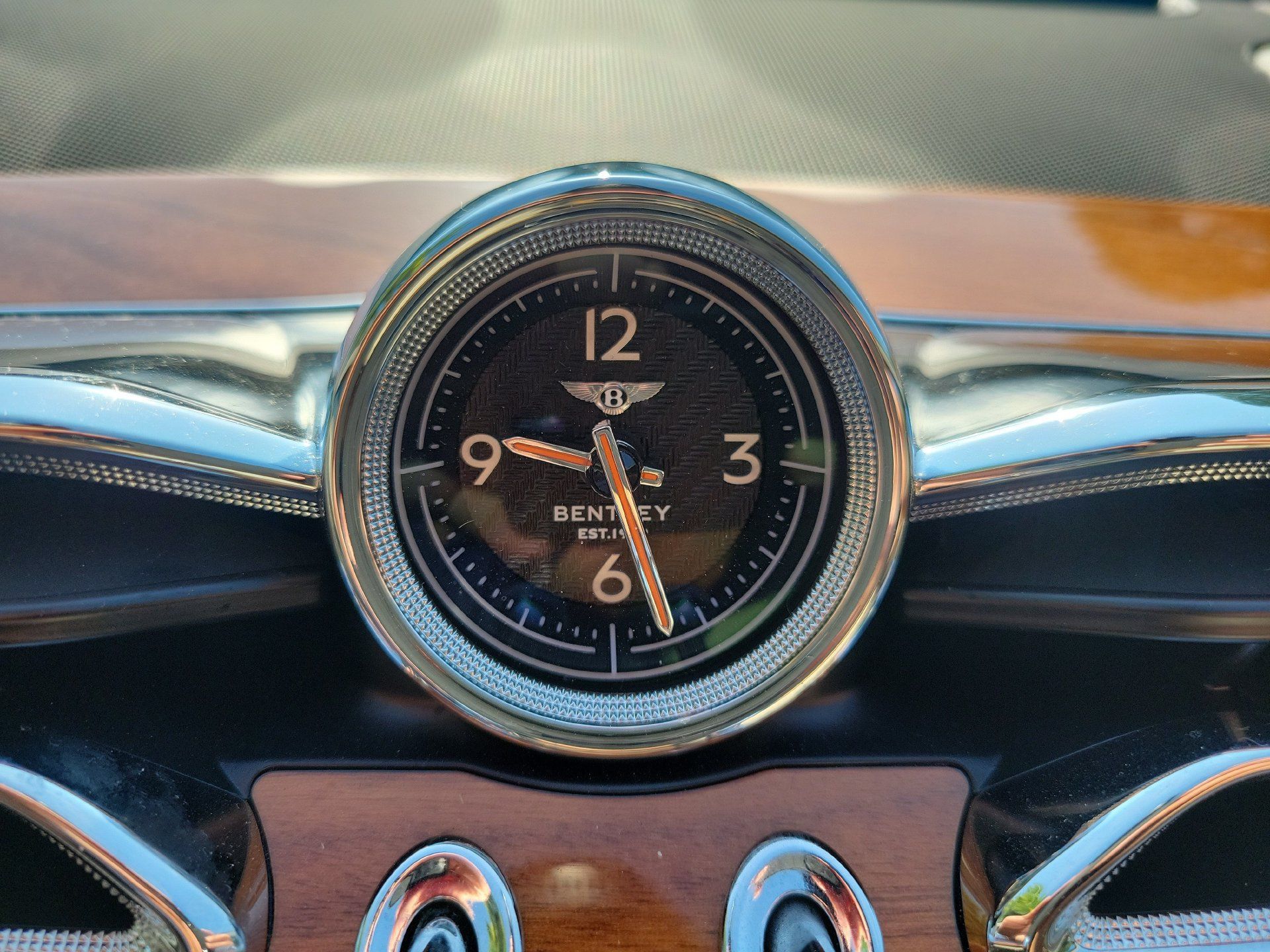 Certified 2023 Bentley Bentayga Plug-In Hybrid AWD/4WD image 41