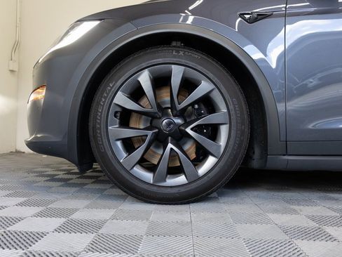 Used 2023 Tesla Model X image 10
