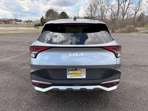 Used 2024 Kia Sportage LX image 4