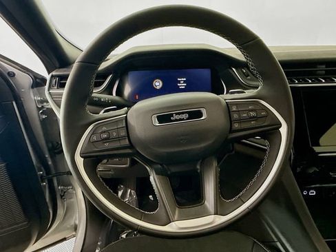 New 2025 Jeep Grand Cherokee Laredo image 11