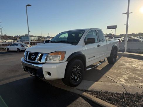 Used 2011 Nissan Titan SV image 11