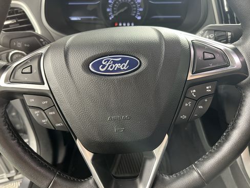 Used 2022 Ford Edge SEL AWD/4WD image 17