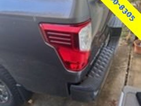 Used 2017 Nissan Titan SV image 4