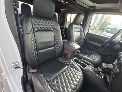 Used 2020 Jeep Gladiator Rubicon w/ LED Lighting Group AWD/4WD image 13