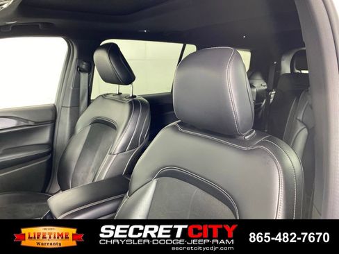 Used 2023 Jeep Grand Cherokee L Laredo AWD/4WD image 10