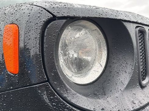 Used 2016 Jeep Renegade Trailhawk w/ Premium Trailhawk Package image 32