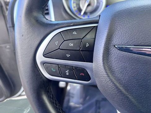 Used 2019 Chrysler 300 Touring L w/ Quick Order Package 22F image 18