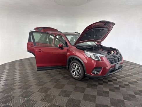 Used 2022 Subaru Forester Premium image 18