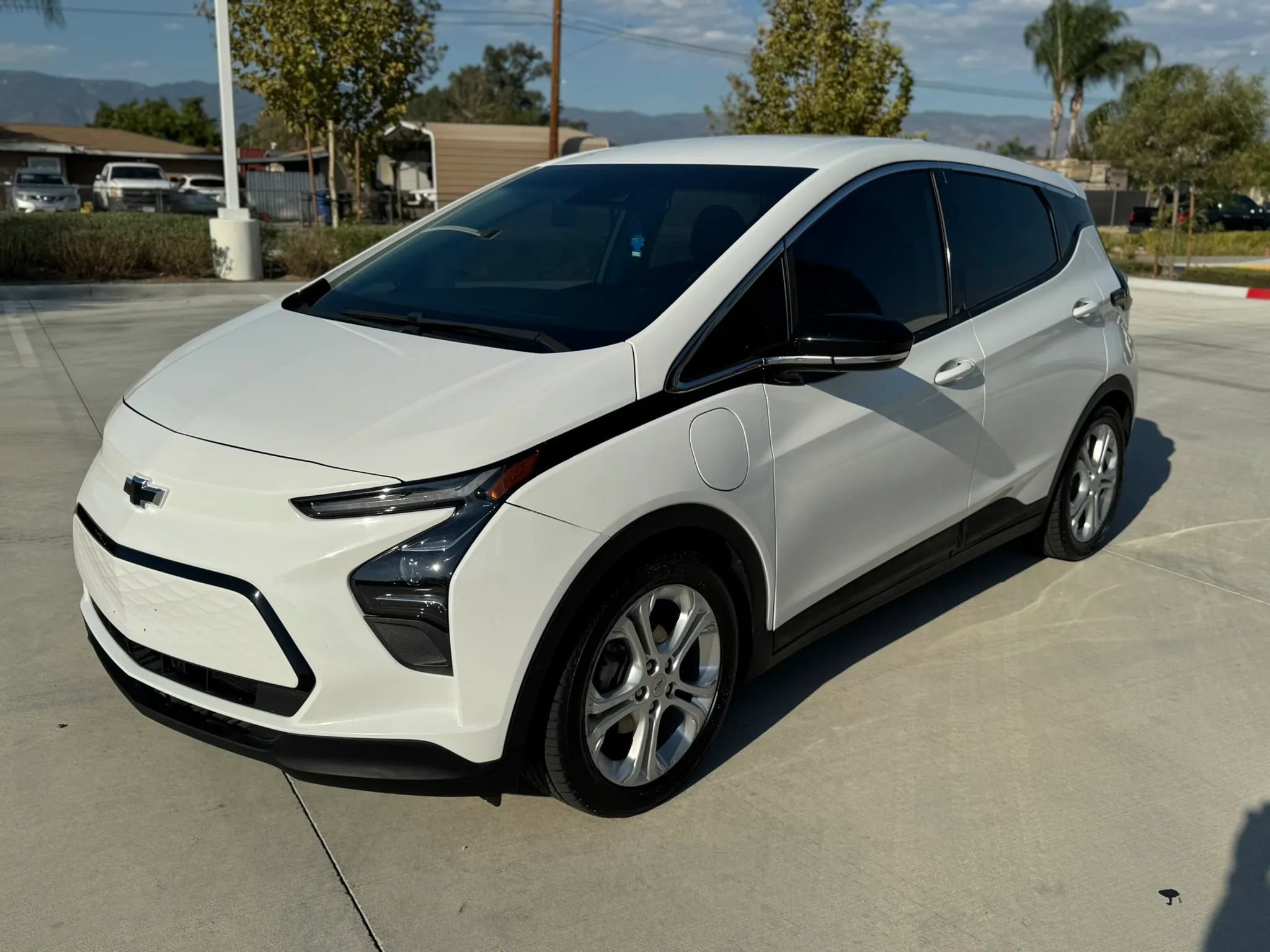 Used 2023 Chevrolet Bolt LT FWD image 1