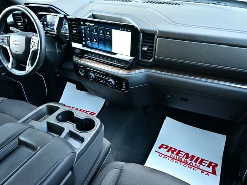 Used 2023 Chevrolet Silverado 1500 LT AWD/4WD image 19