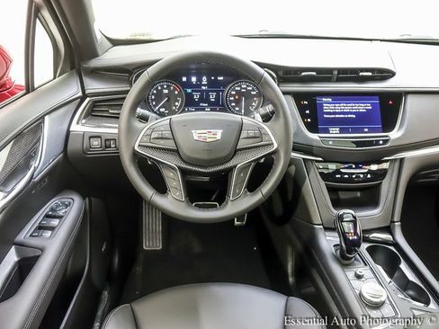 New 2025 Cadillac XT5 Sportv w/ Technology Package image 11
