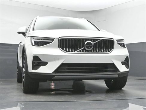 Used 2024 Volvo XC40 B5 Plus w/ Protection Package Premier image 35