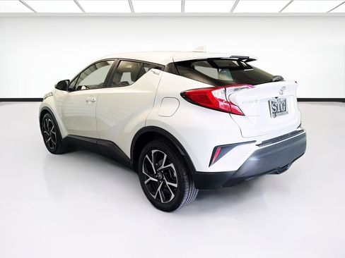 Used 2019 Toyota C-HR XLE FWD image 6