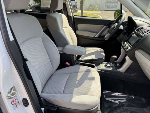 Used 2017 Subaru Forester 2.5i Premium w/ Popular Package #2A AWD/4WD image 9