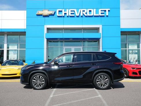 Used 2020 Toyota Highlander Platinum AWD/4WD image 4