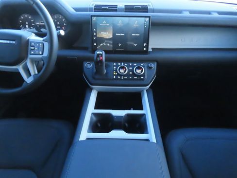 Used 2025 Land Rover Defender 110 X-Dynamic SE image 7
