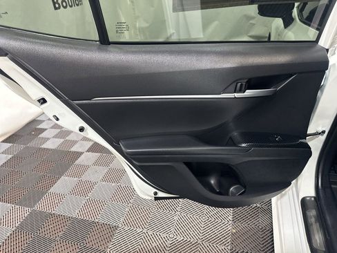 Used 2024 Toyota Camry SE image 17