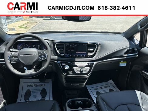 New 2027 Chrysler Pacifica Select FWD image 31