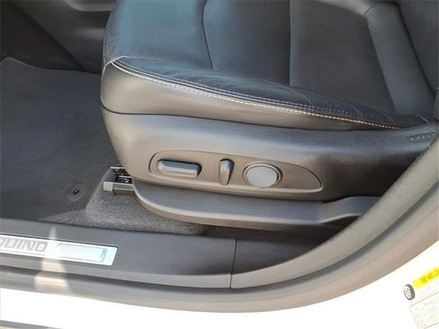 Used 2019 Chevrolet Equinox Premier image 11