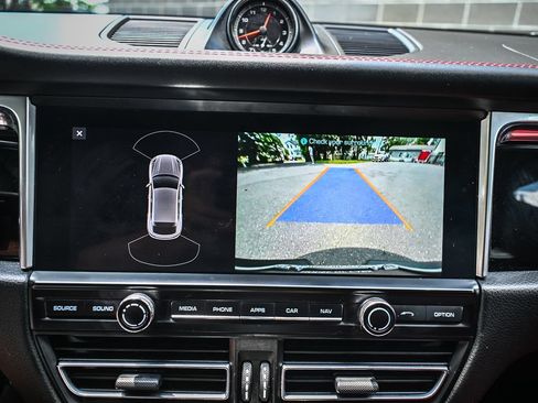 Used 2020 Porsche Macan AWD/4WD image 11