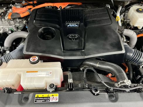 Used 2024 Toyota Sequoia SR5 w/ SR5 Premium Package AWD/4WD image 26
